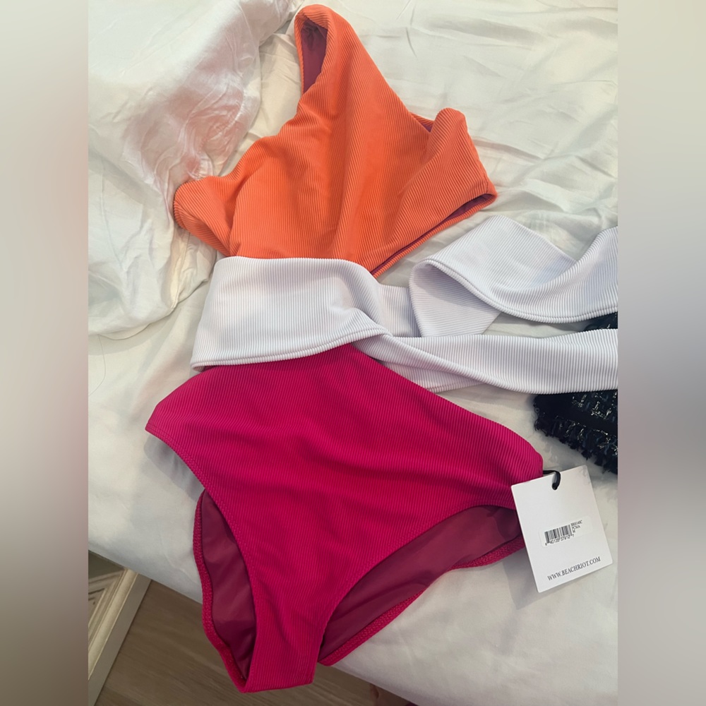 Beach riot swimsuit. Bnwt. Orange pink and white
